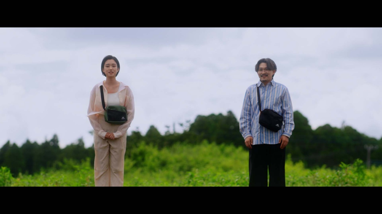 オズワルドが出演するGREGORY×宝島社オリジナルドラマ「見つめ」より。