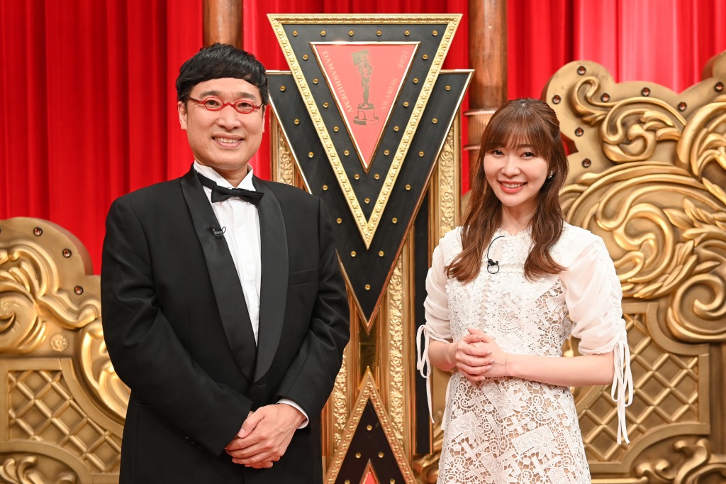 「ダマシデミー賞」MCの南海キャンディーズ山里と指原莉乃。(c)TBS