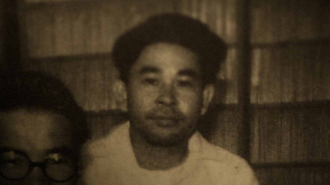 戦時下の「しゃべくり漫才」を牽引した漫才作家・秋田實。 (c)NHK