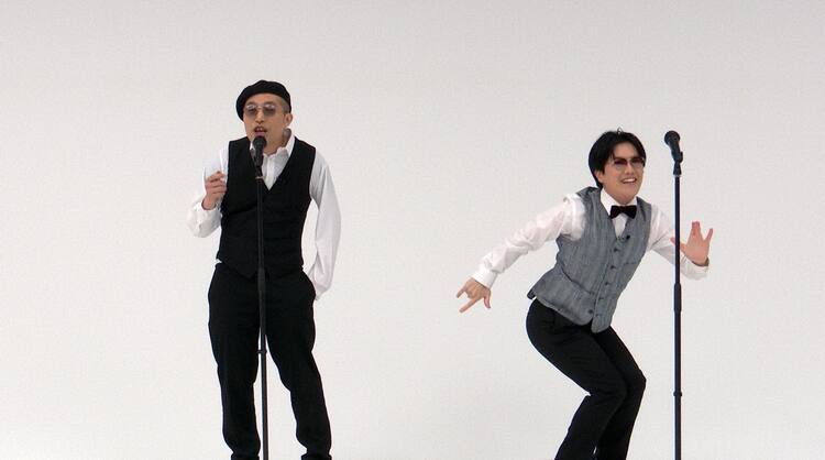 ラブレターズが事務所のカラオケ大会を語る ザ ギース 阿佐ヶ谷姉妹と Ash D芸人 お笑いナタリー ラブレターズが事務所のカラオケ大会を語る ザ ギース 阿佐ヶ谷姉妹と Ash D芸人 お笑いナタリー