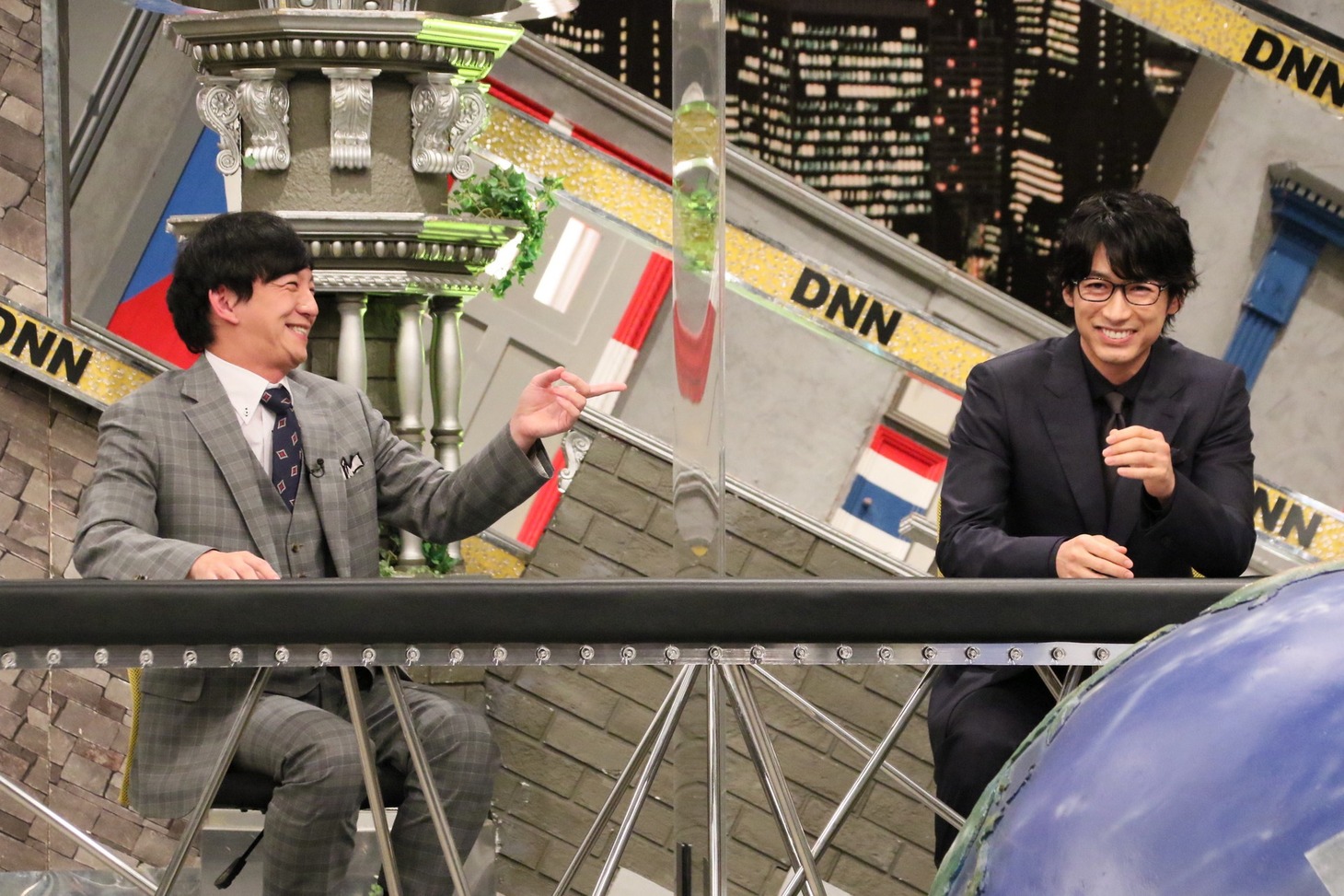 パンサー向井とディーン・フジオカ。(c)フジテレビ