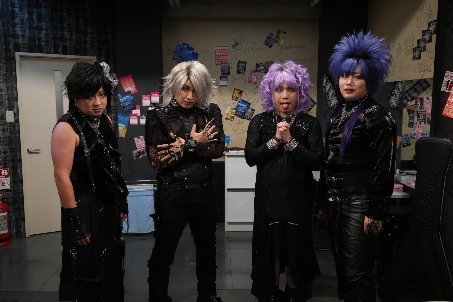 「ビジュアル系」。左から、チョコレートプラネット、霜降り明星せいや、ハナコ岡部。(c)フジテレビ