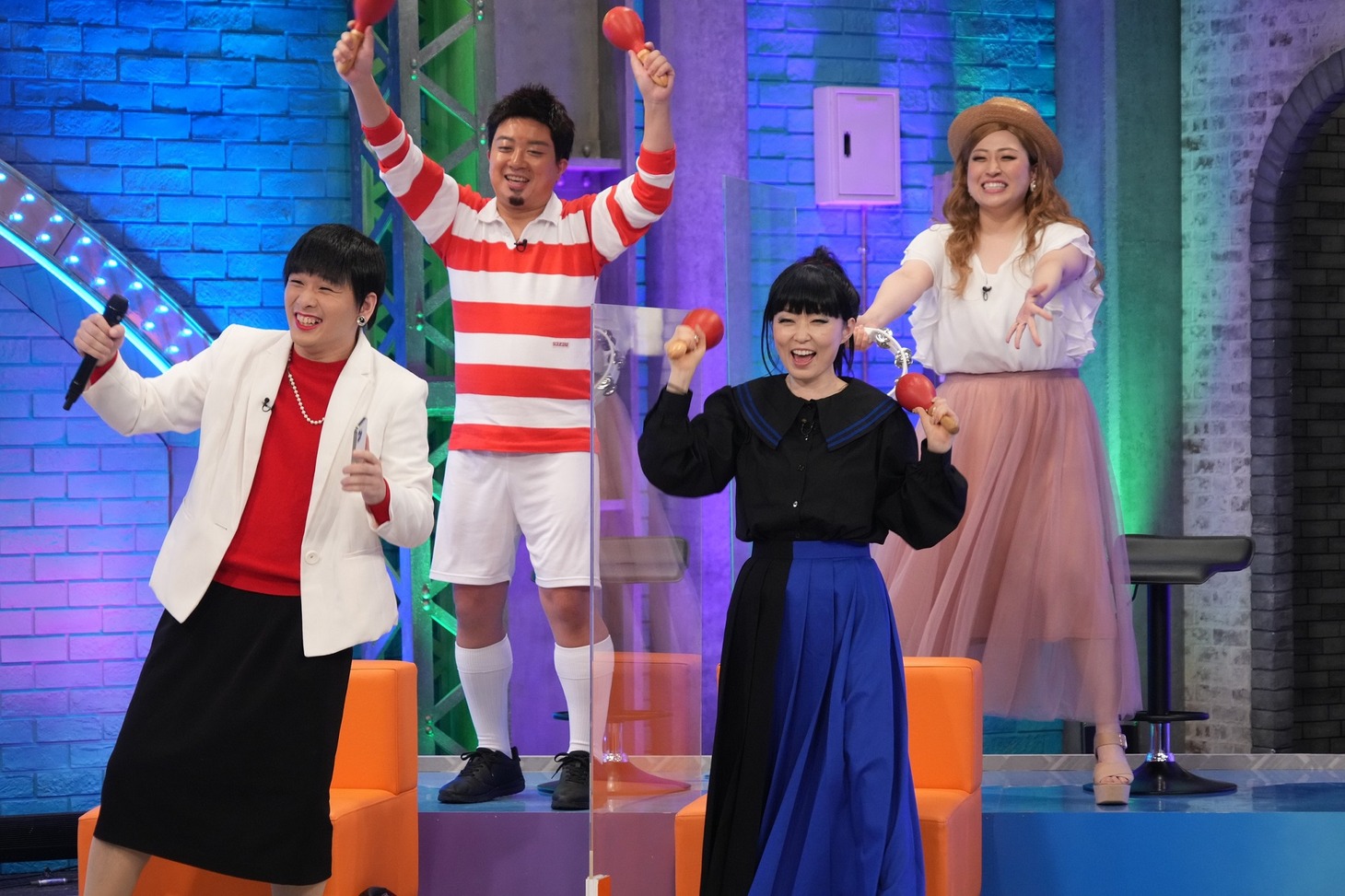 「AIがジャッジ！発音カラオケ」のワンシーン。(c)フジテレビ
