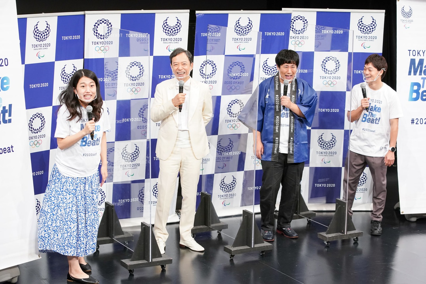 会見の様子。