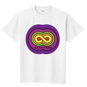 男性ブランコ浦井デザインのTシャツ。