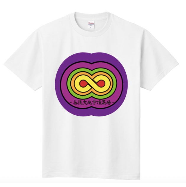 男性ブランコ浦井デザインのTシャツ。