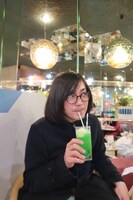 プライベートでマヅラ喫茶店を訪れる松原タニシ。