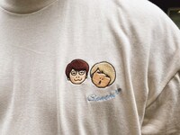 刺繍Tシャツ（ライトベージュ）の着用イメージ。