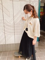 刺繍Tシャツ（ライトベージュ）の着用イメージ。