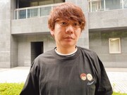 刺繍Tシャツ（ブラック）の着用イメージ。