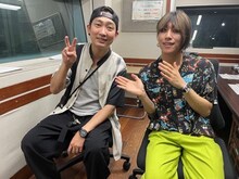 NON STYLE石田（左）とSUPER BEAVERの渋谷龍太。