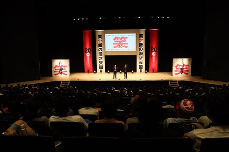 「笑い飯の漫才天国～結成20+1周年記念ツアー」初日の様子。