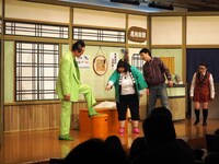 「奈良健康ランド×吉本新喜劇」の様子。