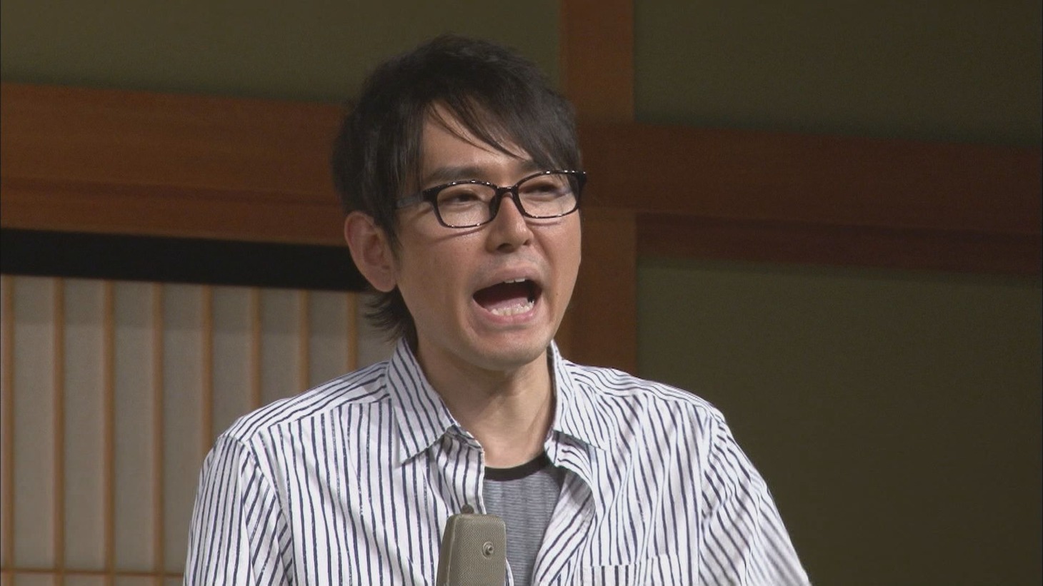 「英語漫才」を披露するナイツ土屋。