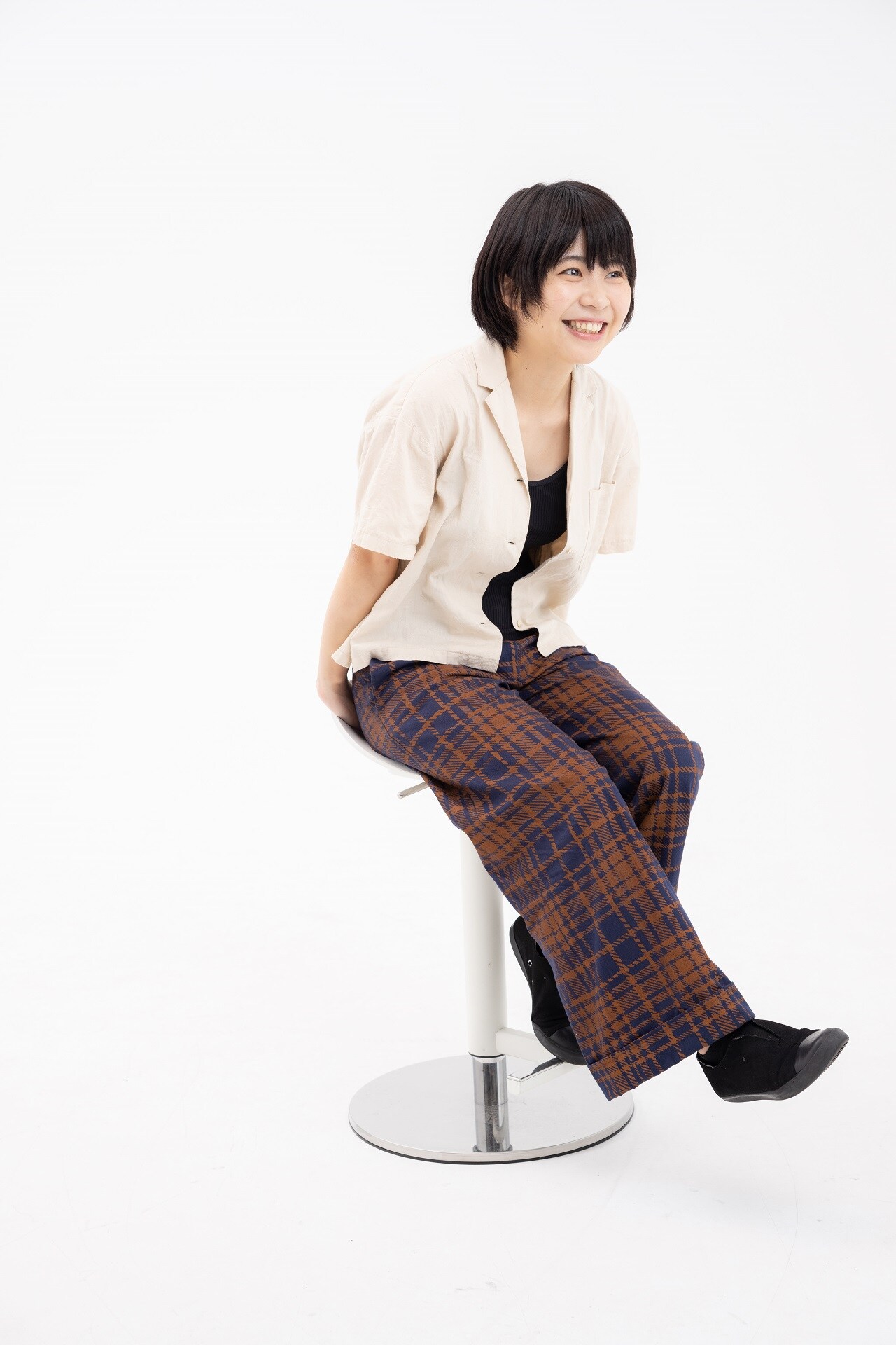 Aマッソ加納のエッセイ連載が「小説新潮」で始動、芸人デビュー前の思い出綴る