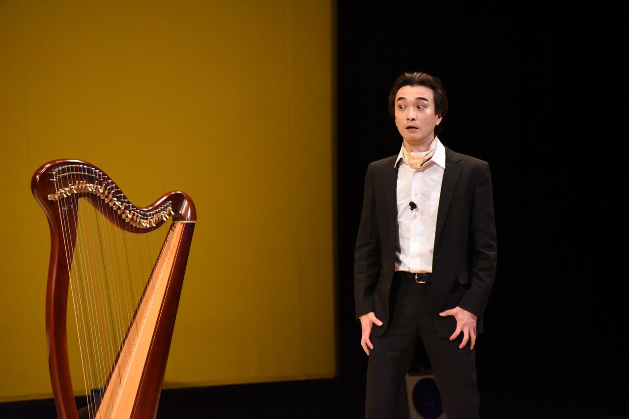 「すべてが終わった」という表情を作る高佐さん。