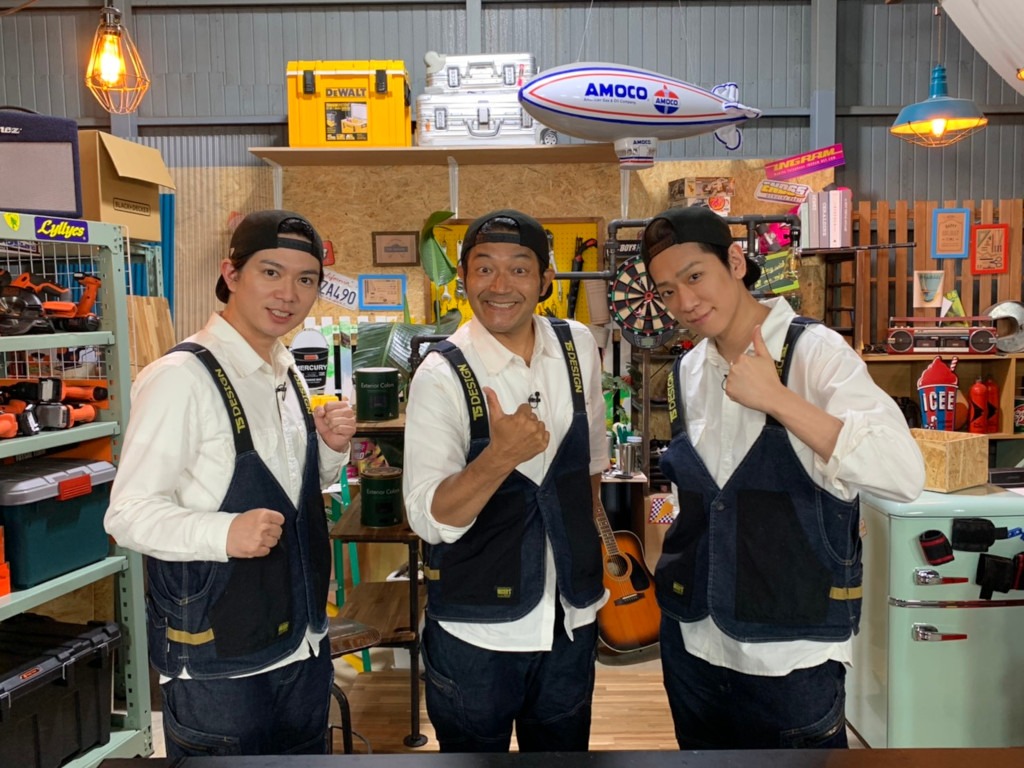 （左から）加藤シゲアキ、山口智充、小山慶一郎。(c)TBS