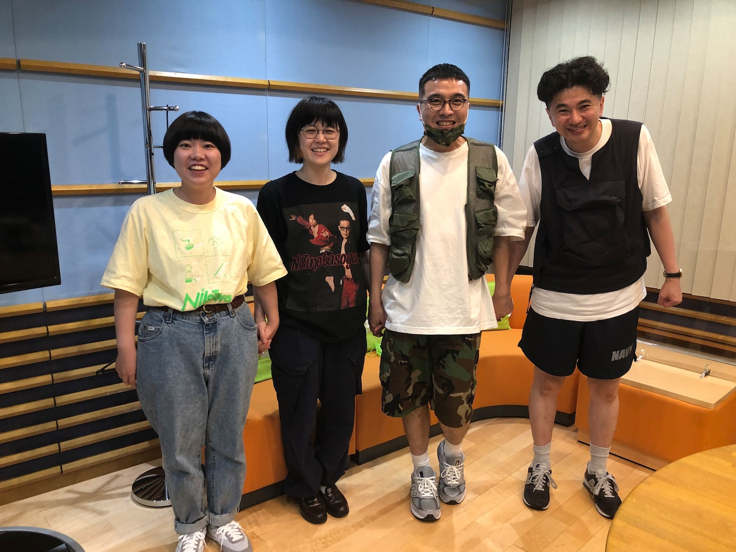にぼしいわしとカナメストーン。左からにぼし、いわし、山口、東峰。(c)MBSラジオ