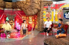 （左から）ナインティナイン岡村、なるみ、たむらけんじ、女と男・市川。(c)ABCテレビ