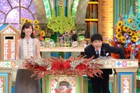 司会のダウンタウン浜田（右）と玉巻映美（MBSアナウンサー）。