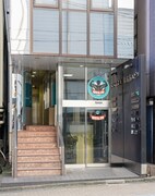 クリスタルジムの外観。