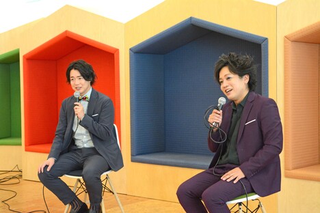 記者会見に出席したぺこぱ。