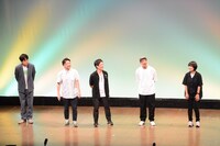 審査員を務めた（左から）三拍子・高倉、ガッテン森枝、エルシャラカーニ・セイワ、ユウキロック、児島気奈代表。