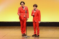 2本目のネタを披露するおせつときょうた。