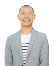 結婚を発表した今井らいぱち。(c)吉本興業