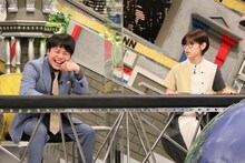 （左から）NON STYLE井上、白石聖。(c)フジテレビ