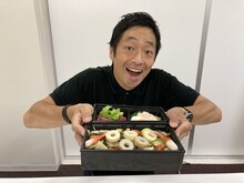 「ダブルたんぱく質マシマシ弁当」をプロデュースした安田大サーカス団長安田。
