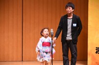 子連れマン。顔と名前だけでも覚えて帰ってほしいみれいちゃん（左）。