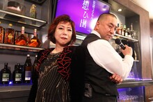 左から椿鬼奴、レイザーラモンRG。