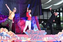 3人でコントを披露する（左から）こがけん、おいでやす小田、もう中学生。