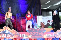 こがけん、おいでやす小田、もう中学生によるコント「ザ・スーサイド・スクワッド 」の様子。