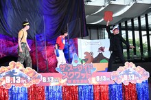 こがけん、おいでやす小田、もう中学生によるコント「ザ・スーサイド・スクワッド 」の様子。