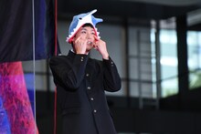 「涙が出ているが笑っている」状態を表現するもう中学生。