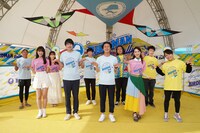 「Iwataniスペシャル 鳥人間コンテスト2021」の出演者たち。