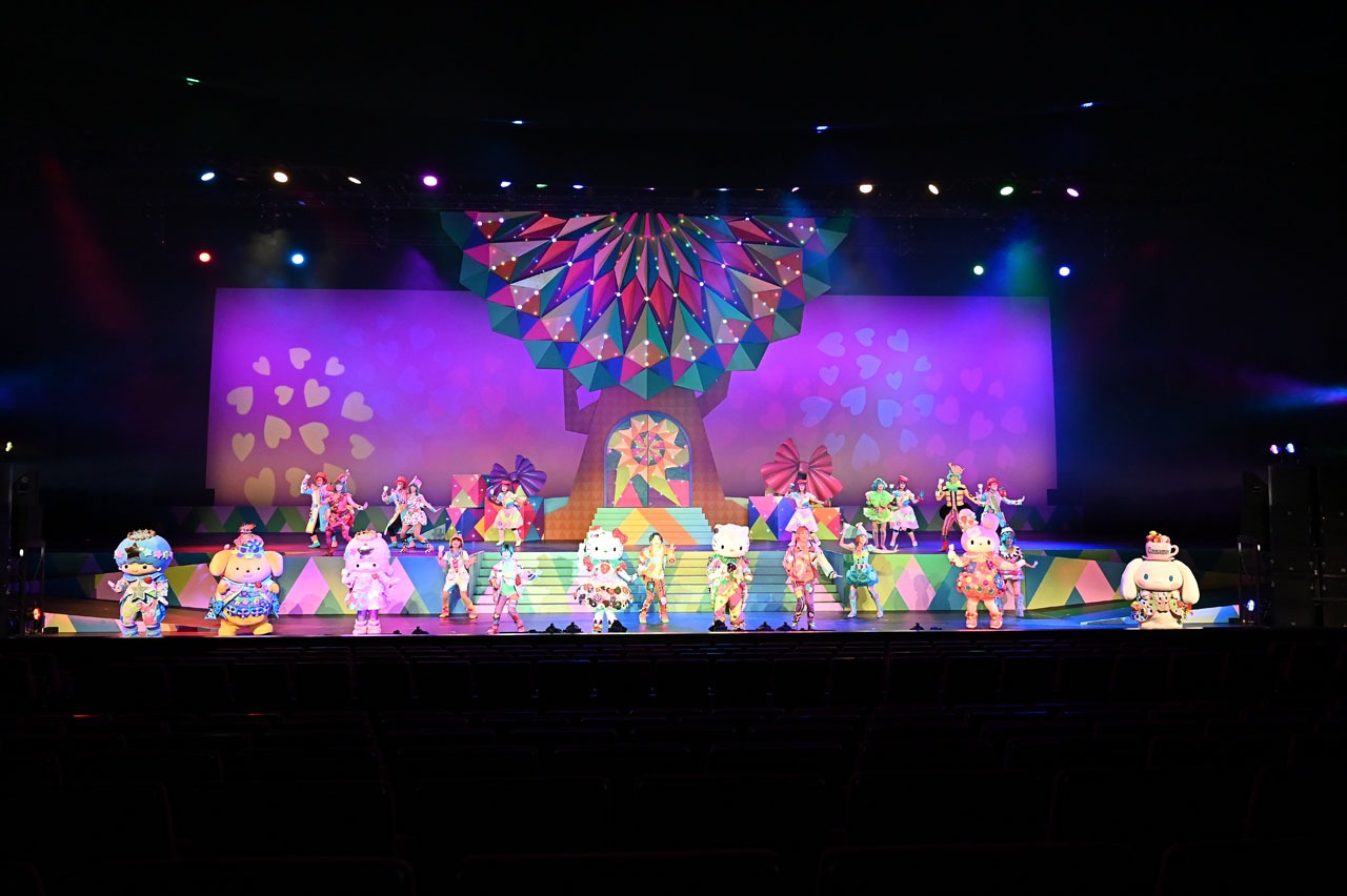 「Sanrio Kawaii ミュージカル『From Hello Kitty』」の様子。(c)2021 SANRIO CO., LTD. APPROVAL NO. L626023
