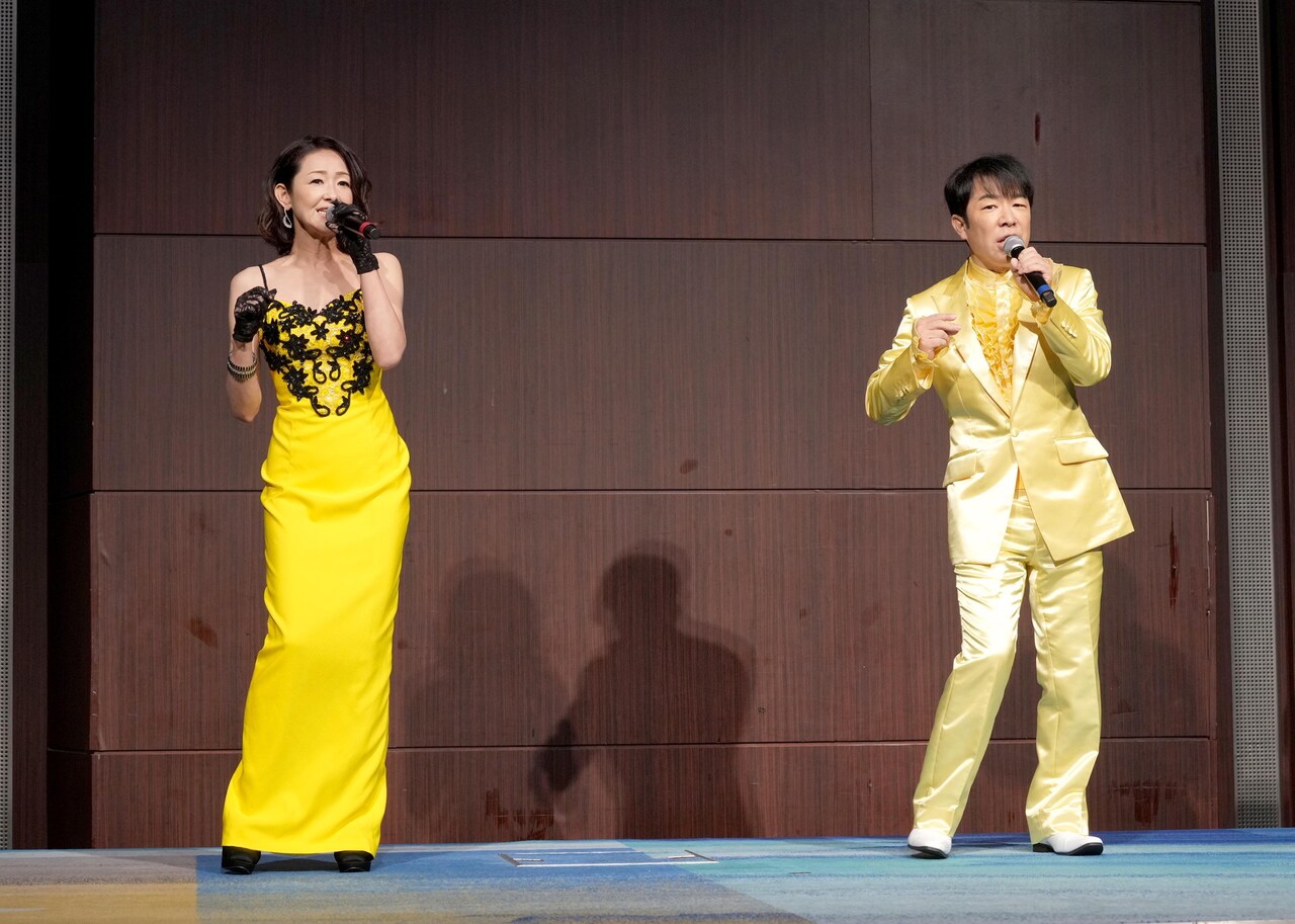 ダンディ坂野は歌が楽しい、大石まどか新曲発表会で「愛が生まれた日」ハモリ