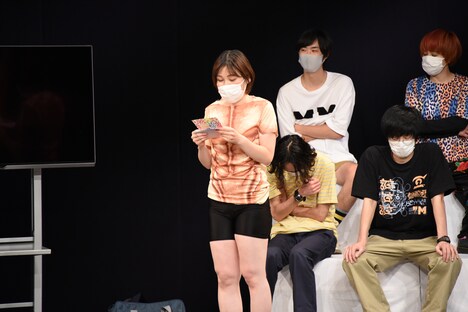 インポッシブルえいじへの手紙を読み上げる誠子。