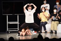 インポッシブルえいじの「ダメ」を「ハート」に変えてみせる誠子。