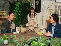 （左から）かまいたち濱家、加藤史帆、ぺこぱシュウペイ。(c)ABCテレビ