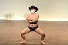 ハリウッドザコシショウの「夏は溶岩に金玉ちゃぽん」。