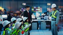 ジャルジャルが出演するWeb CM「ドコモの社会科見学」編より。