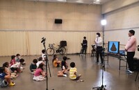 マヂカルラブリーと子供たち。(c)TBS