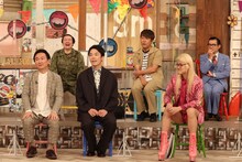 （前列左から）かまいたち、ZAZY、（後列左から）やす子、FUJIWARA藤本、イワイガワ・岩井ジョニ男。(c)フジテレビ