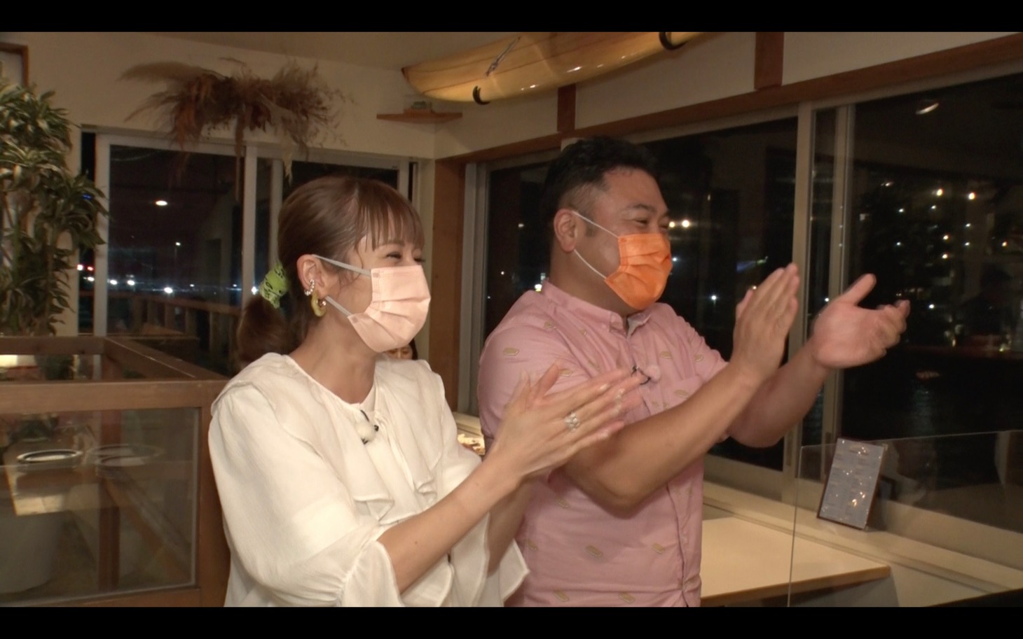 若槻千夏とアンタッチャブル山崎。(c)フジテレビ