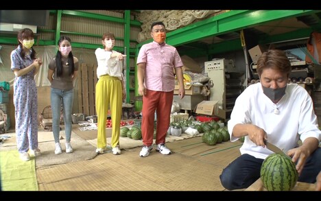 （左から）峯岸みなみ、佐竹桃華、若槻千夏、アンタッチャブル山崎、ヒロミ。(c)フジテレビ