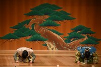 全国ツアー「諸国漫遊記」最終公演に幕を下ろす、すゑひろがりず。